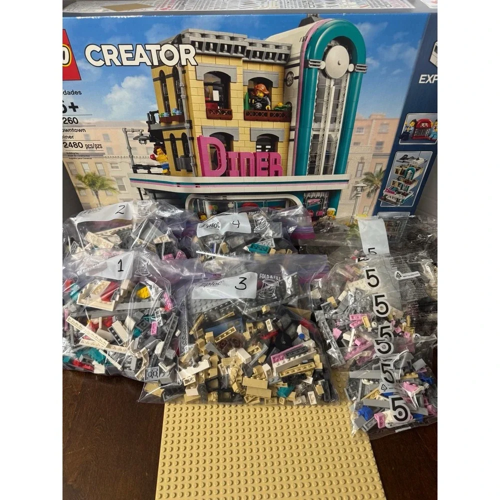 LEGO 10260 Creator Expert Downtown Diner 99% Complete with All Minifigures & Box